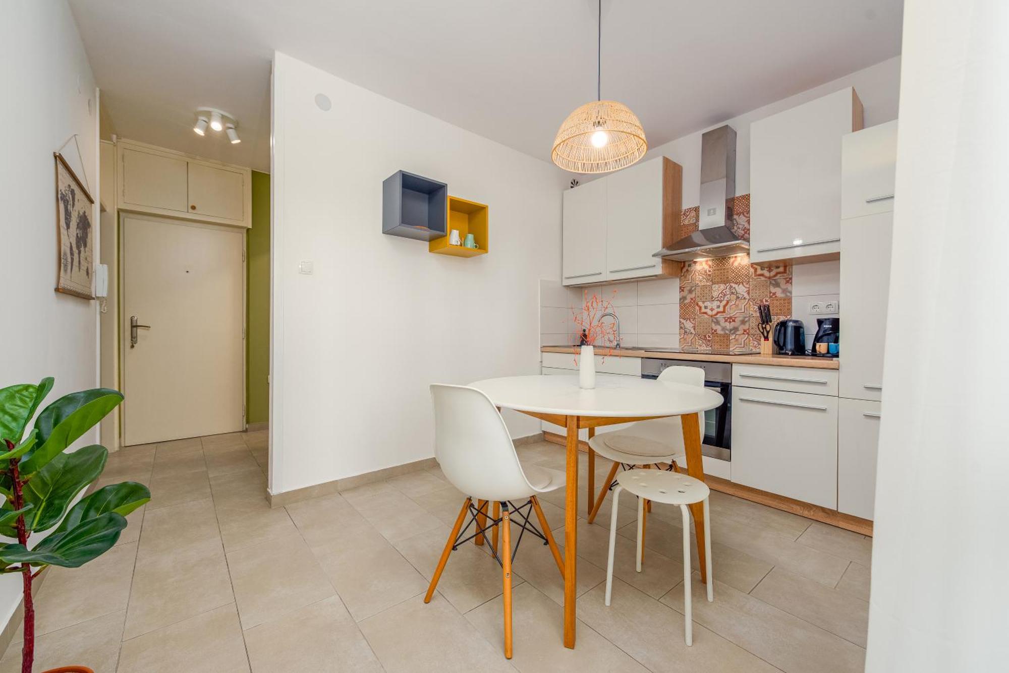 Angelina Free Public Parking Apartment